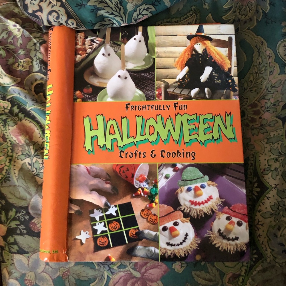 🎃Frightfully Fun Halloween Crafts and Cooking Book- 813 $8 or 🦋